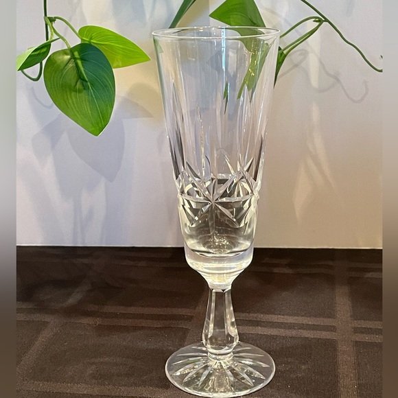 WATERFORD CRYSTAL CHAMPAGNE FLUTE..ROSSLARE STYLE..Like new - Picture 1 of 3